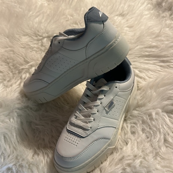 White leather never worn. Just tried on walked through house but were too big - Picture 5 of 6